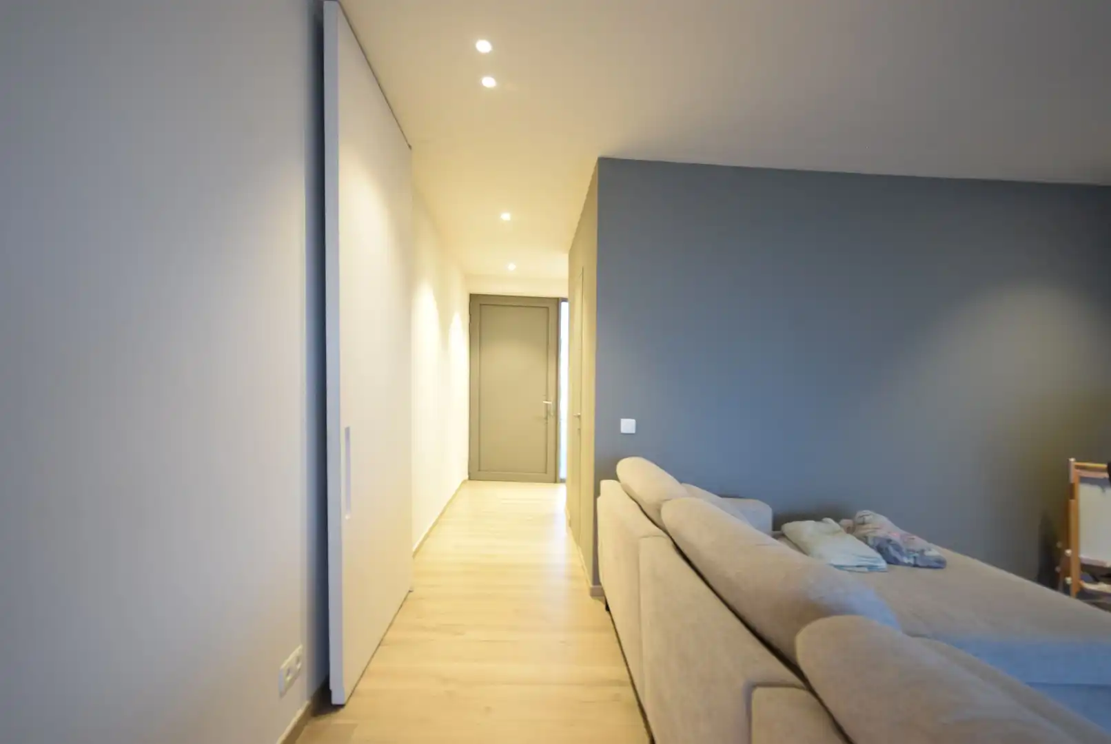 Ruime recente halfopen bebouwing met panoramisch verzicht foto 6