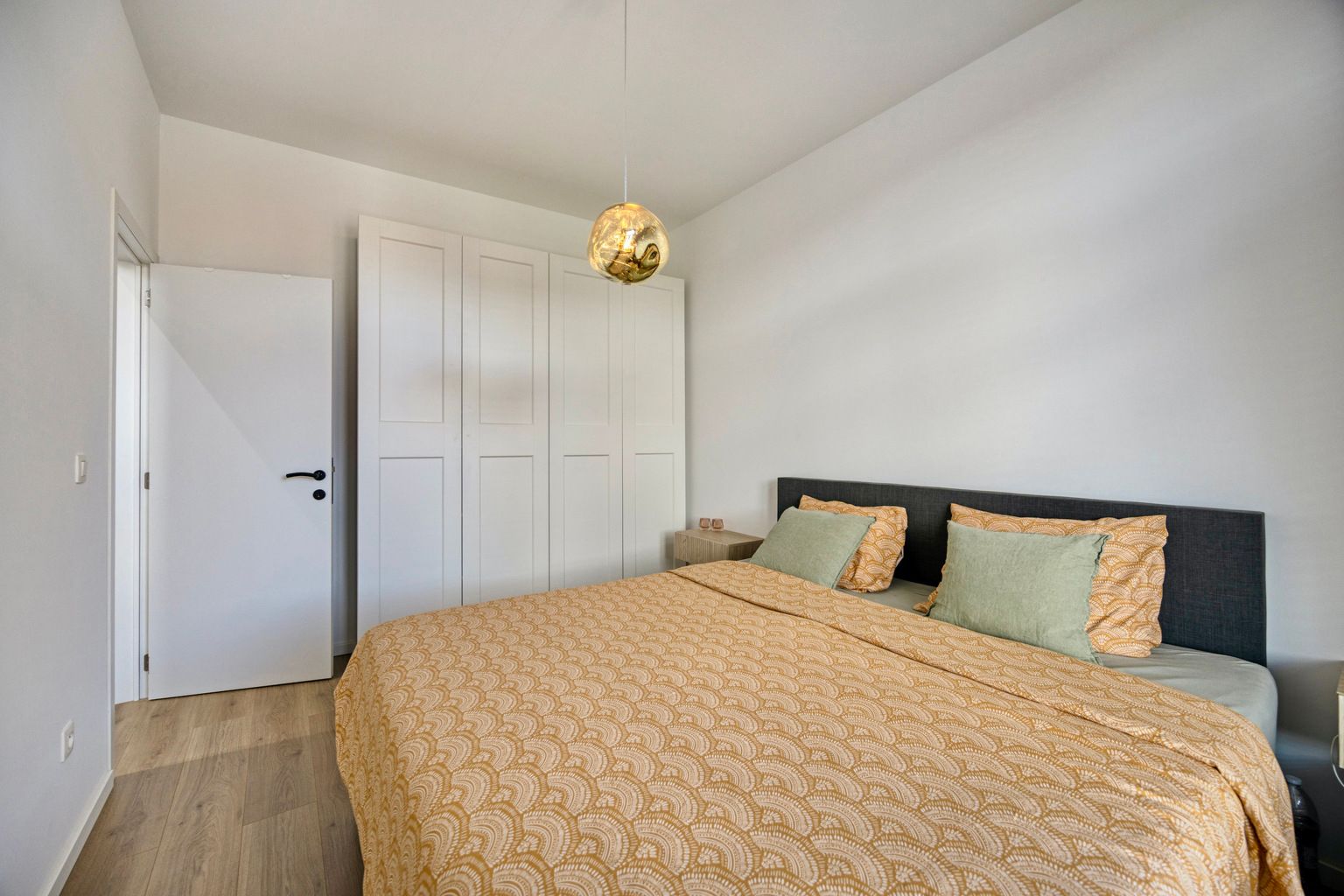 Volledig gerenoveerde rijwoning met stadstuin in Tienen foto 12
