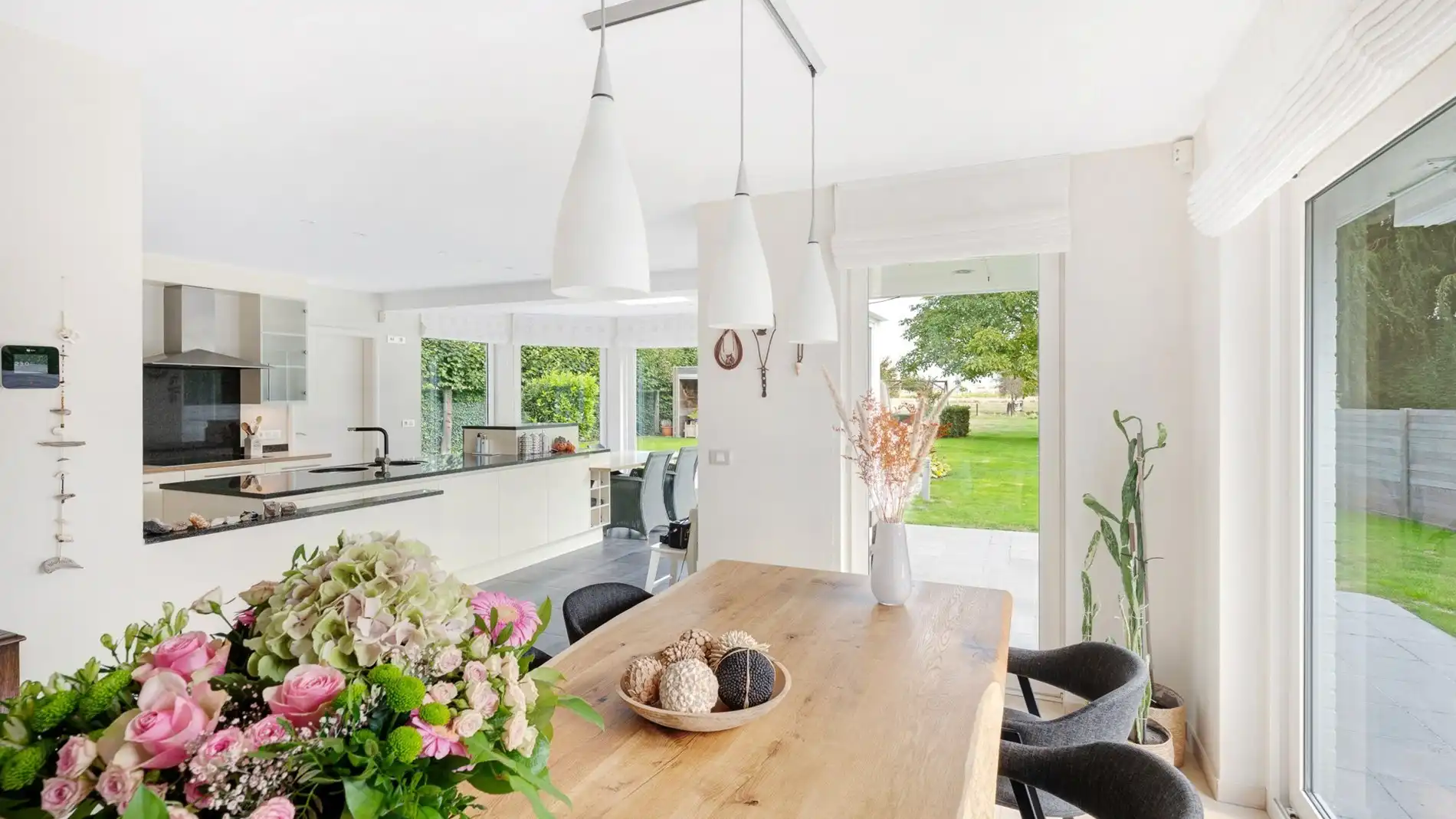 Rustig gelegen villa met open zichten op 1362 m² grond foto 5