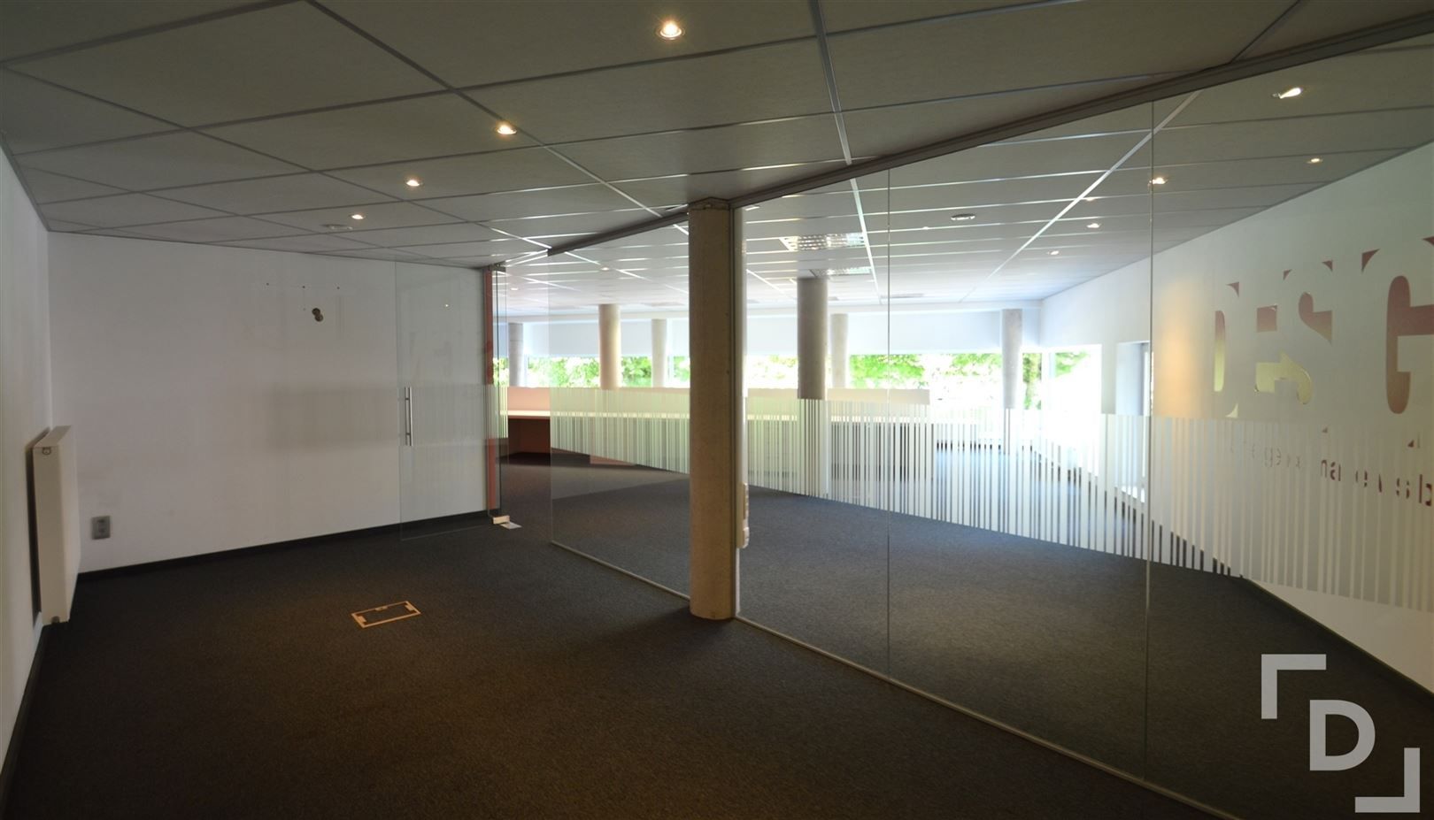 Ingericht kantoor met ontvangstruimte foto 7