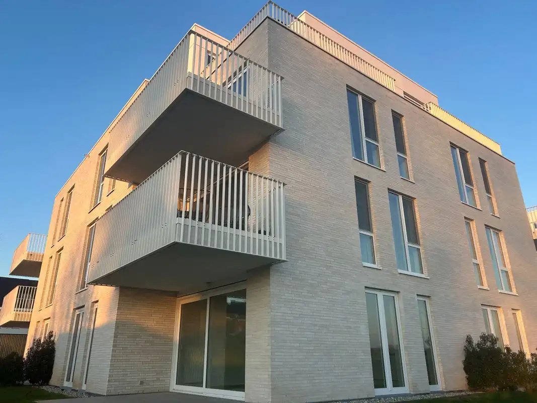 Appartement met terras en 2 parkeerplaatsen foto {{pictureIndex}}