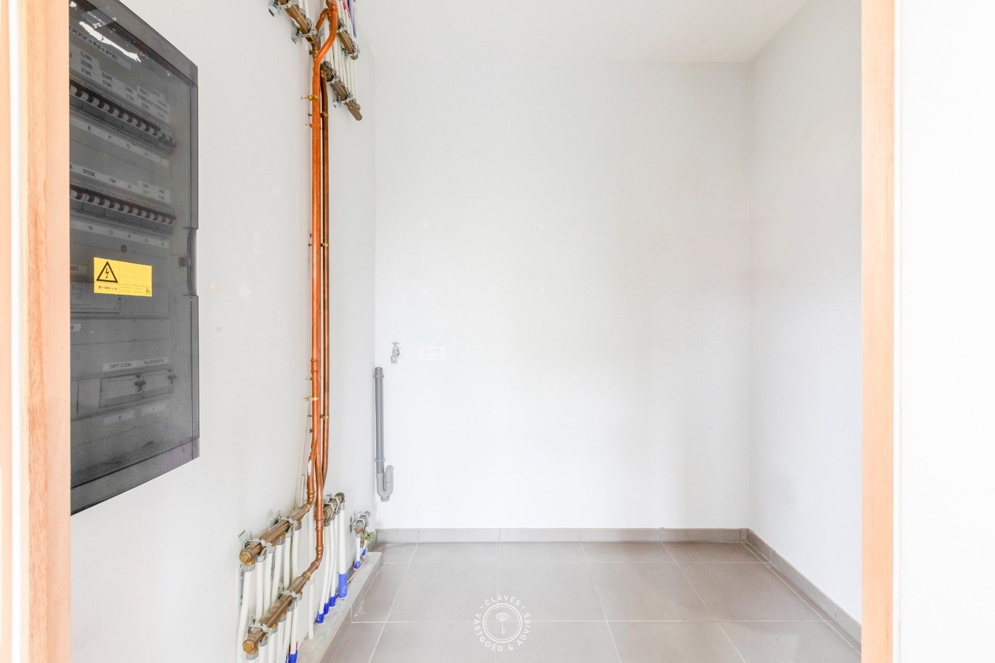 Recente half-open bebouwing met B-label foto 8