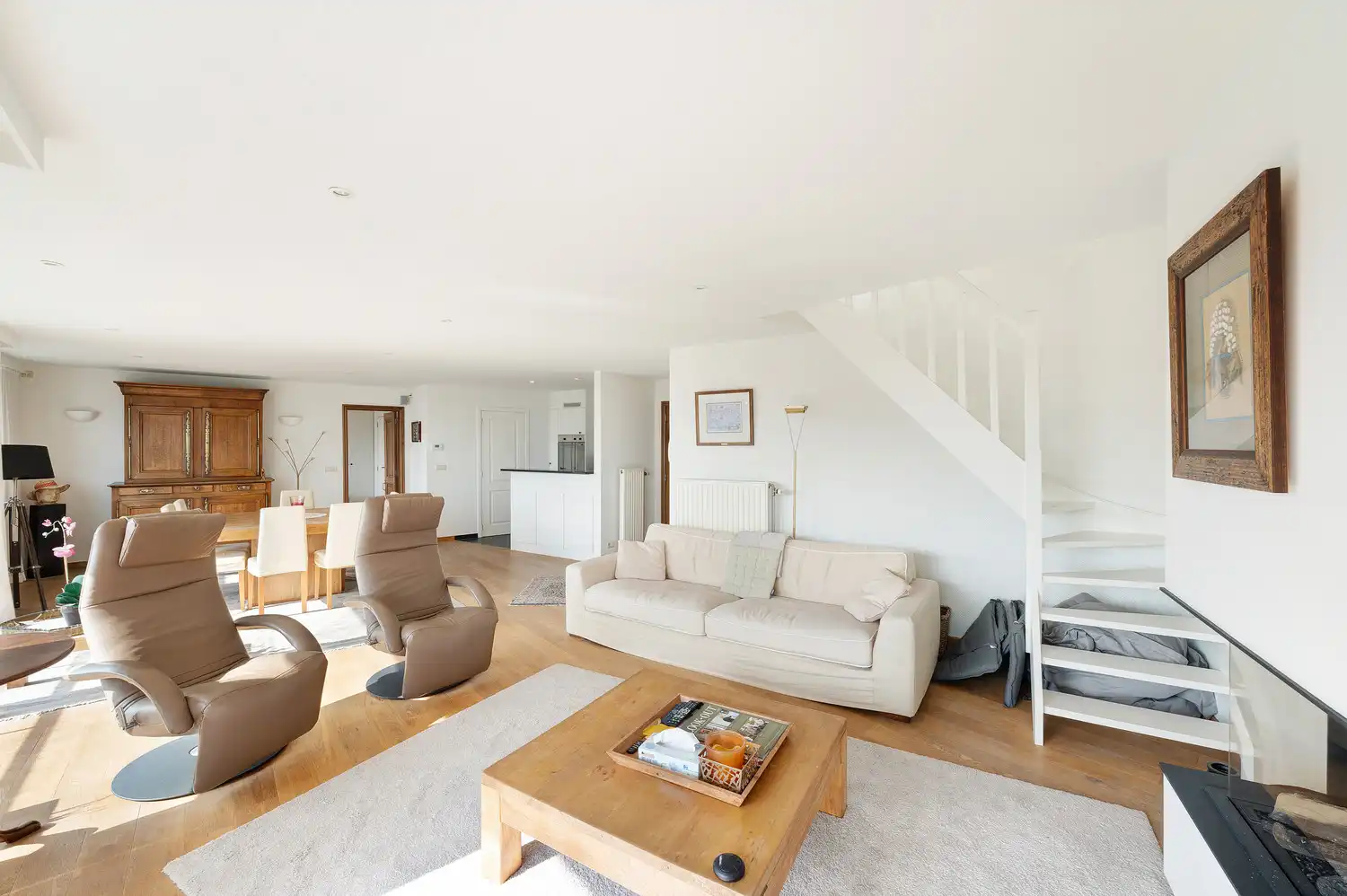 Exclusief duplexappartement met riant zonneterras en panoramisch zeezicht aan het Heldenplein foto 5