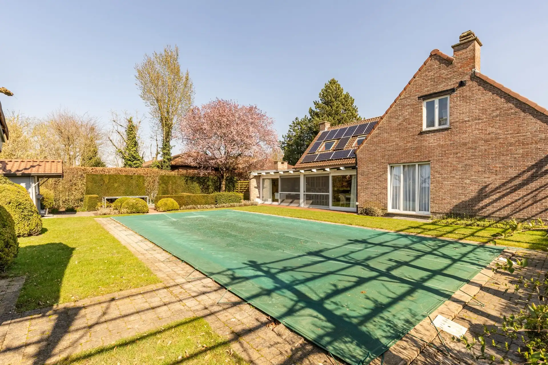 Instapklare woning met ruime veranda en zuidgerichte tuin! foto {{pictureIndex}}