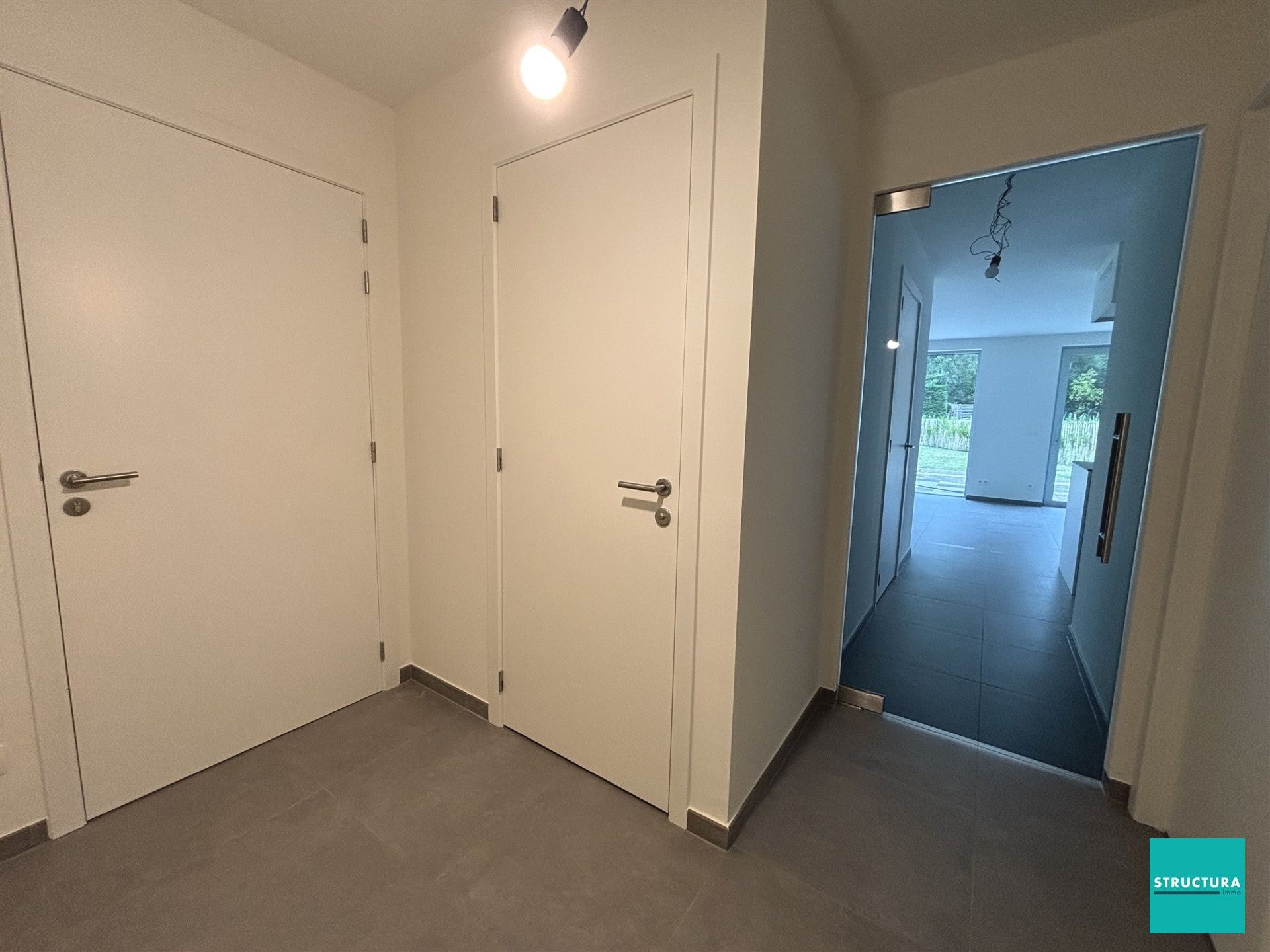 Ruim nieuwbouw appartement met tuin en staanplaats foto 11