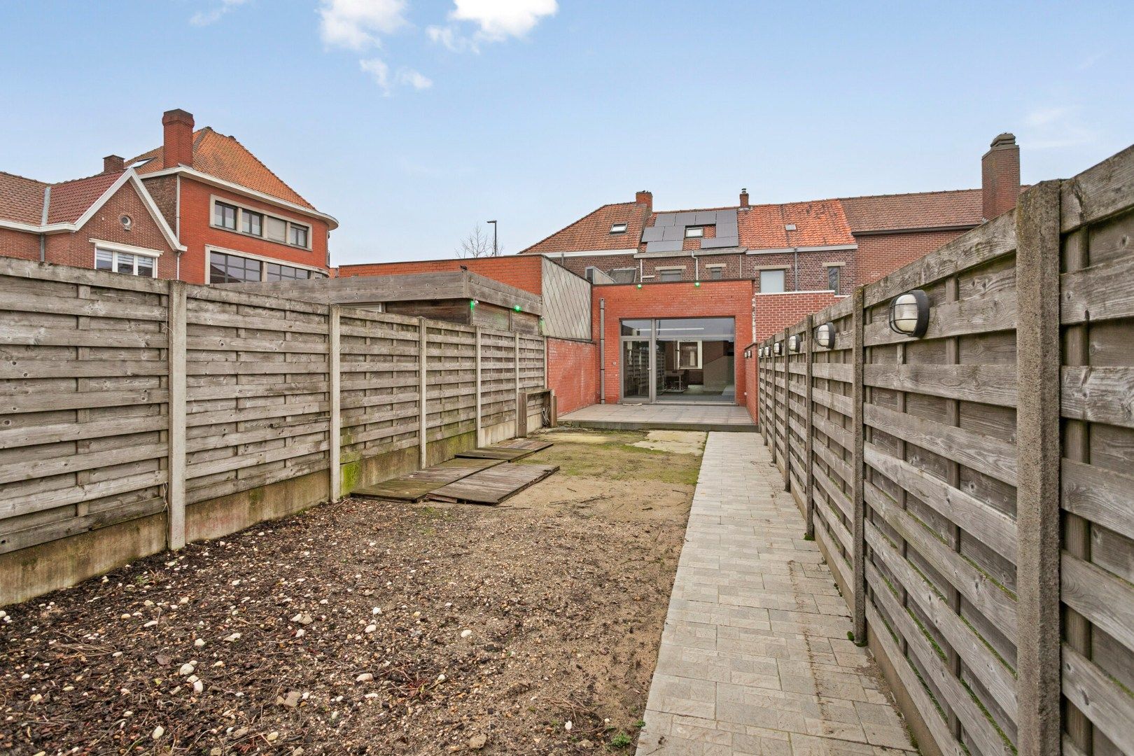 Gerenoveerde woning met prachtige leefruimte en garage! foto 18