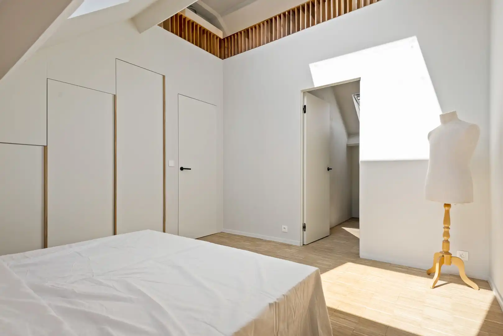 Prachtig gerenoveerde woning met gezellige en zonnige buitenruimte in rustige eenrichtingsstraat foto 20