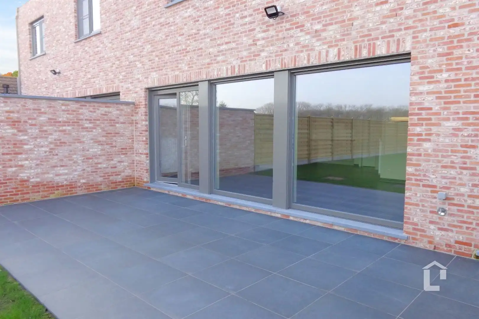 Ruime, moderne gezinswoning foto 9