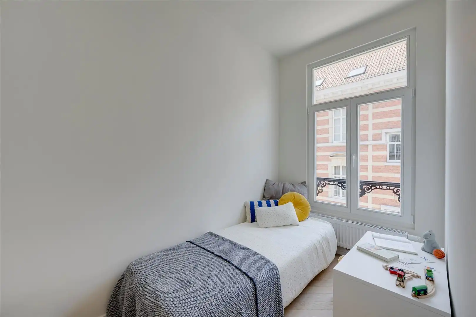 Appartement met terras en Parijse flair in Sint-Andries foto 11