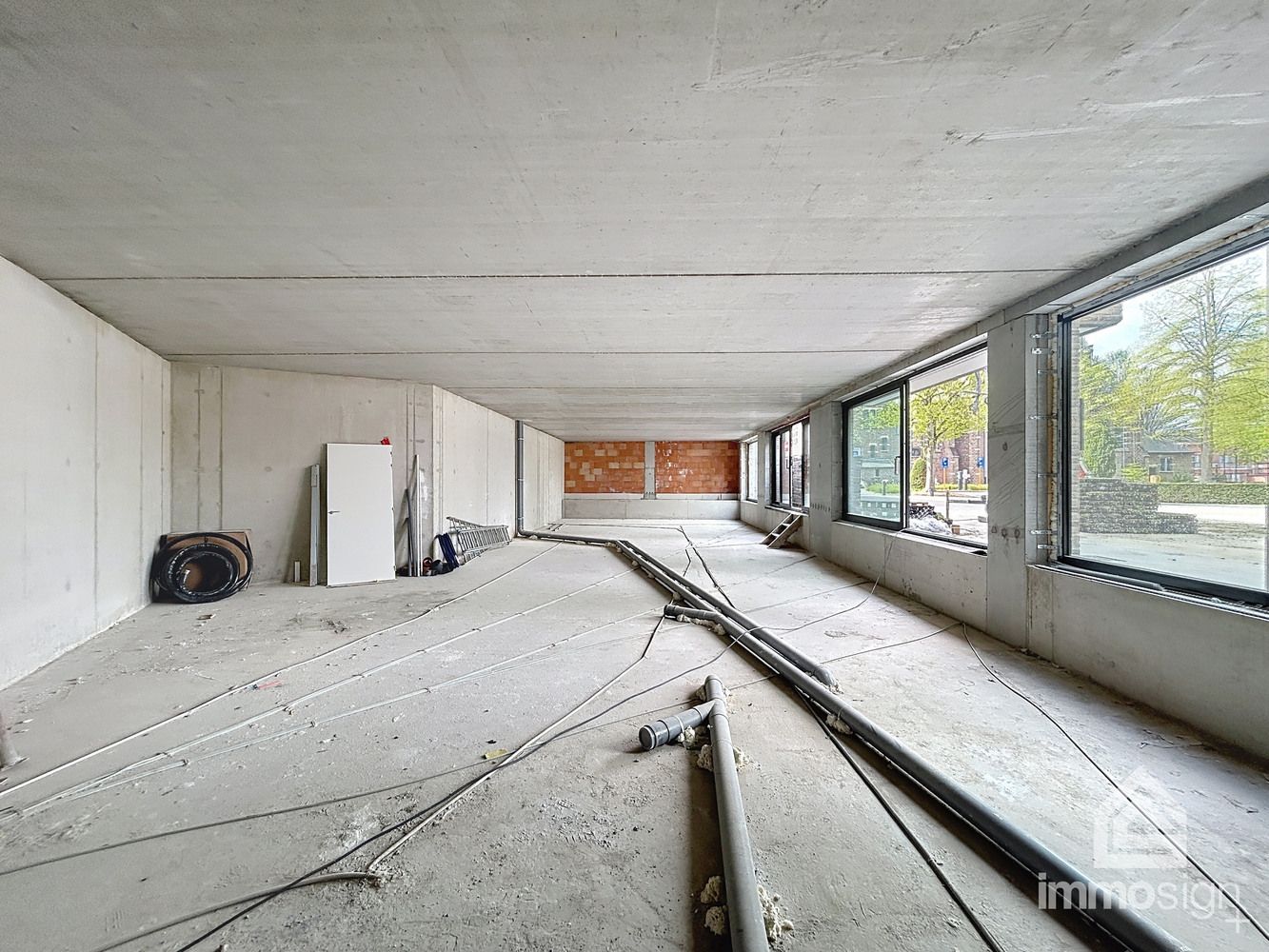 Gelijkvloers, nieuwbouw handelspand in het hartje van Hamont-Achel! foto 3