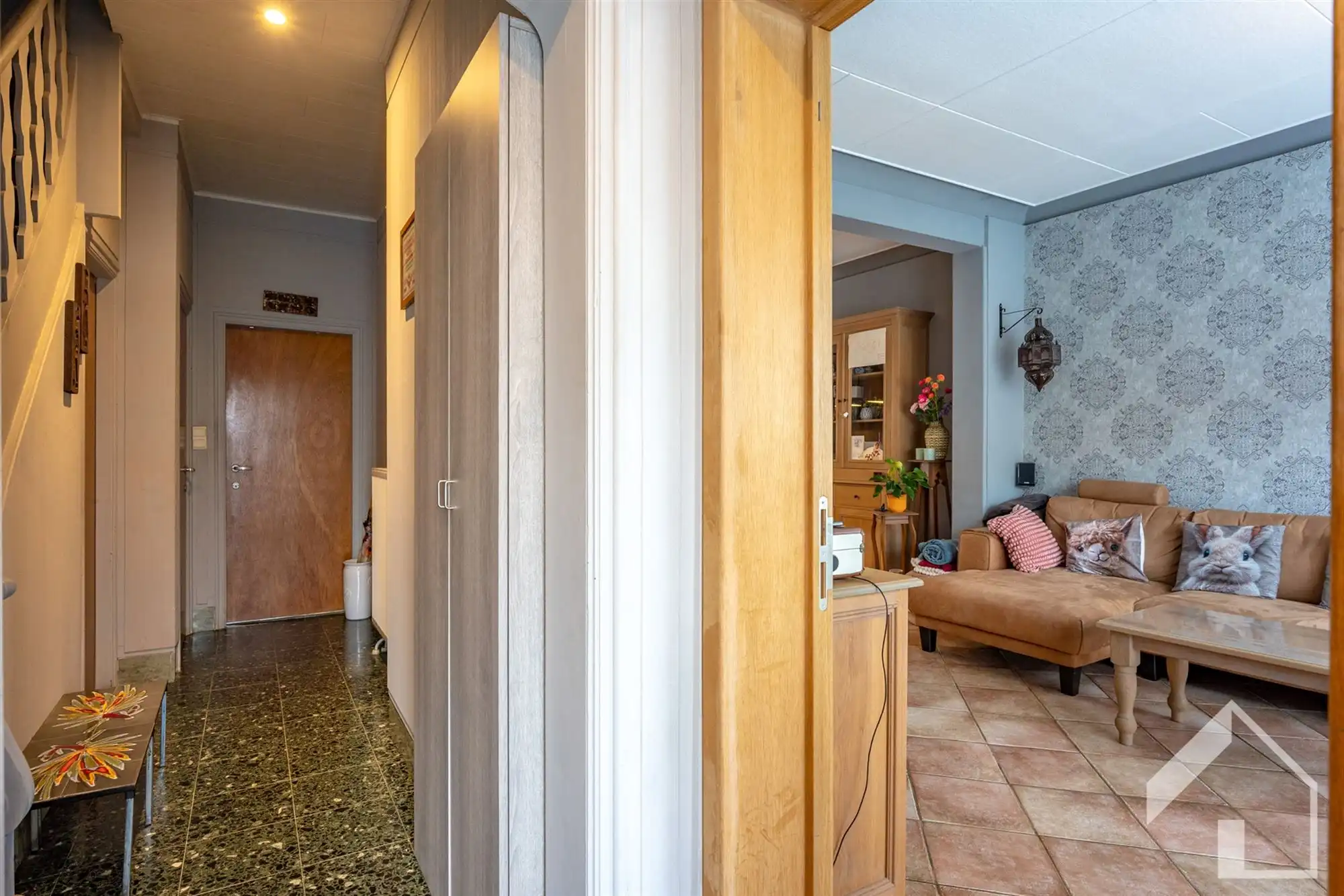 Instapklare gezinswoning met 3 slaapkamers, garage en tuin in rustige enkelrichtingsstraat te Deurne foto 2