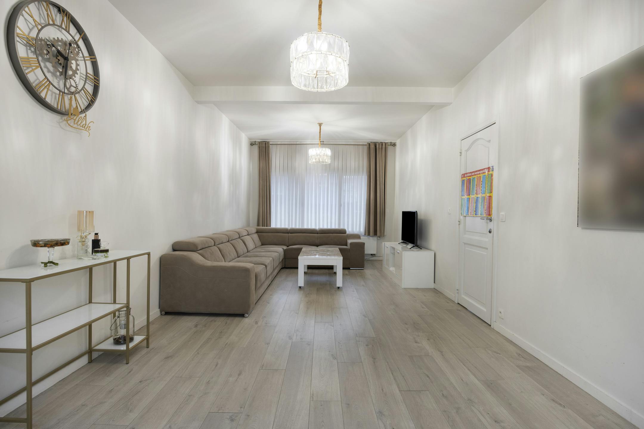 Huis met 6 slaapkamers  en tuin te koop in Merksem! foto 5