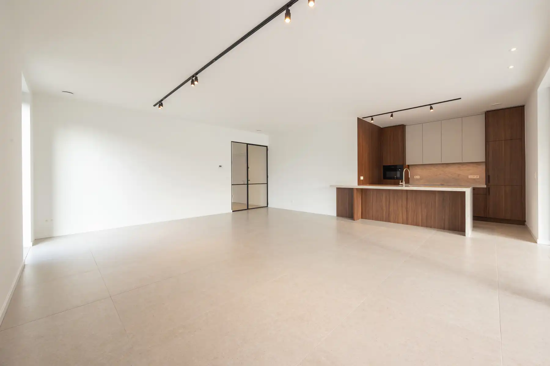 Prestigieus nieuwbouwappartement met ruime tuin en terras. foto 6