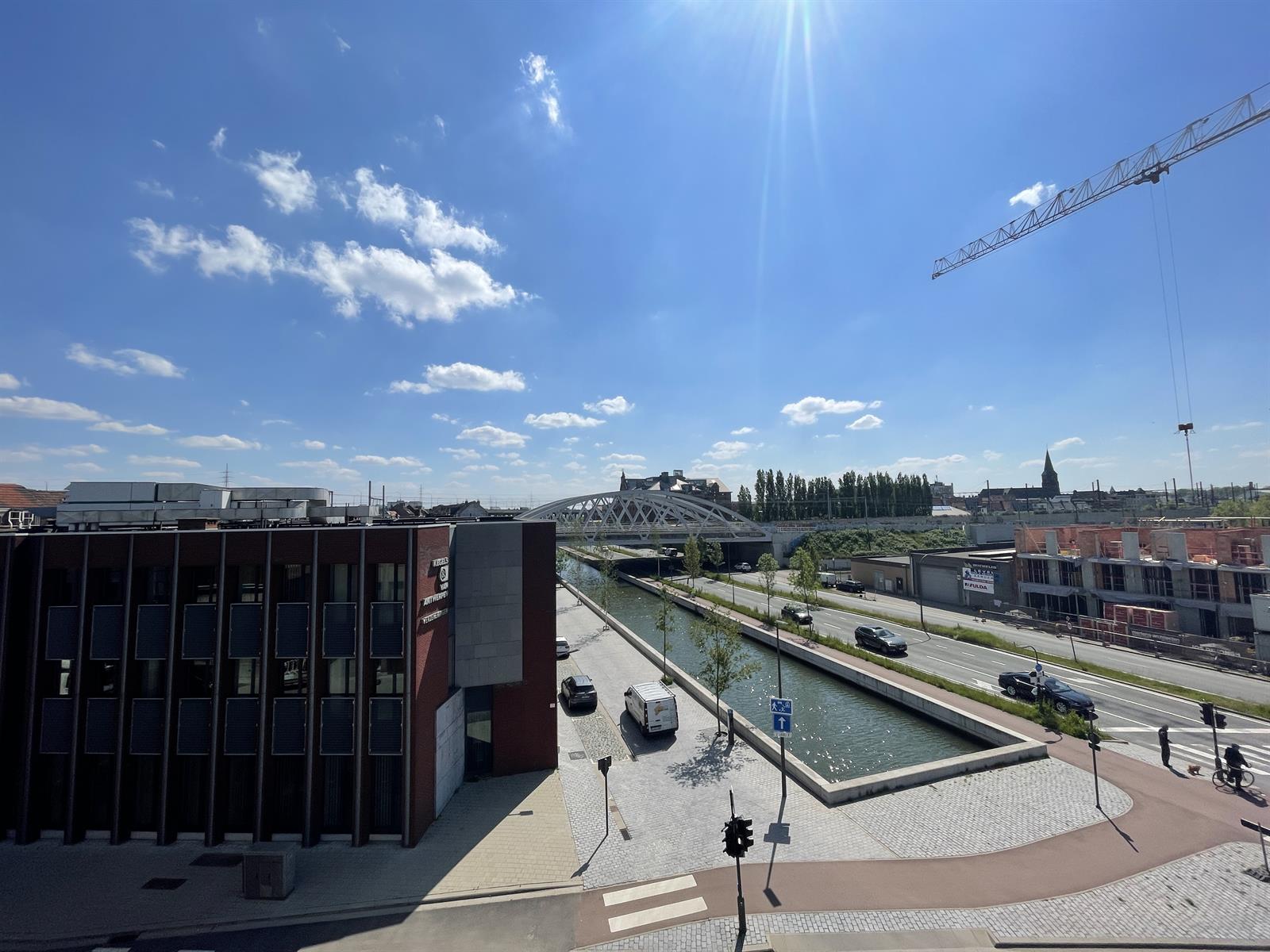 Hoekkantoor te huur met panoramisch uitzicht over de stad foto 14