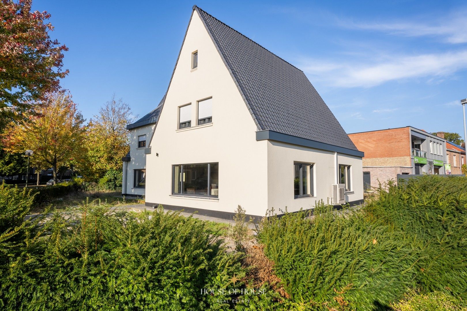 Gerenoveerde villa op topligging foto 3