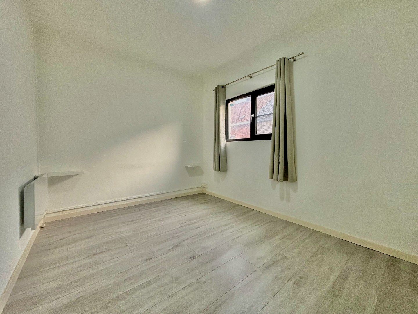 VOLLEDIG GERENOVEERDE EN ENERGIEZUINIGE WONING (EPC B) MET 3 SLPKS (4 MOGELIJK) foto 9