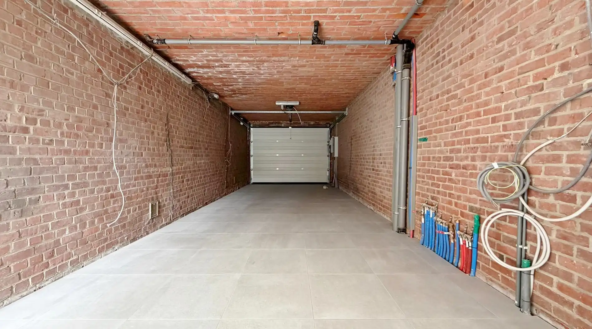 Zeer ruime nieuwbouwwoning in de dorpskern van Noordschote met grote garage en tuin.  foto 10