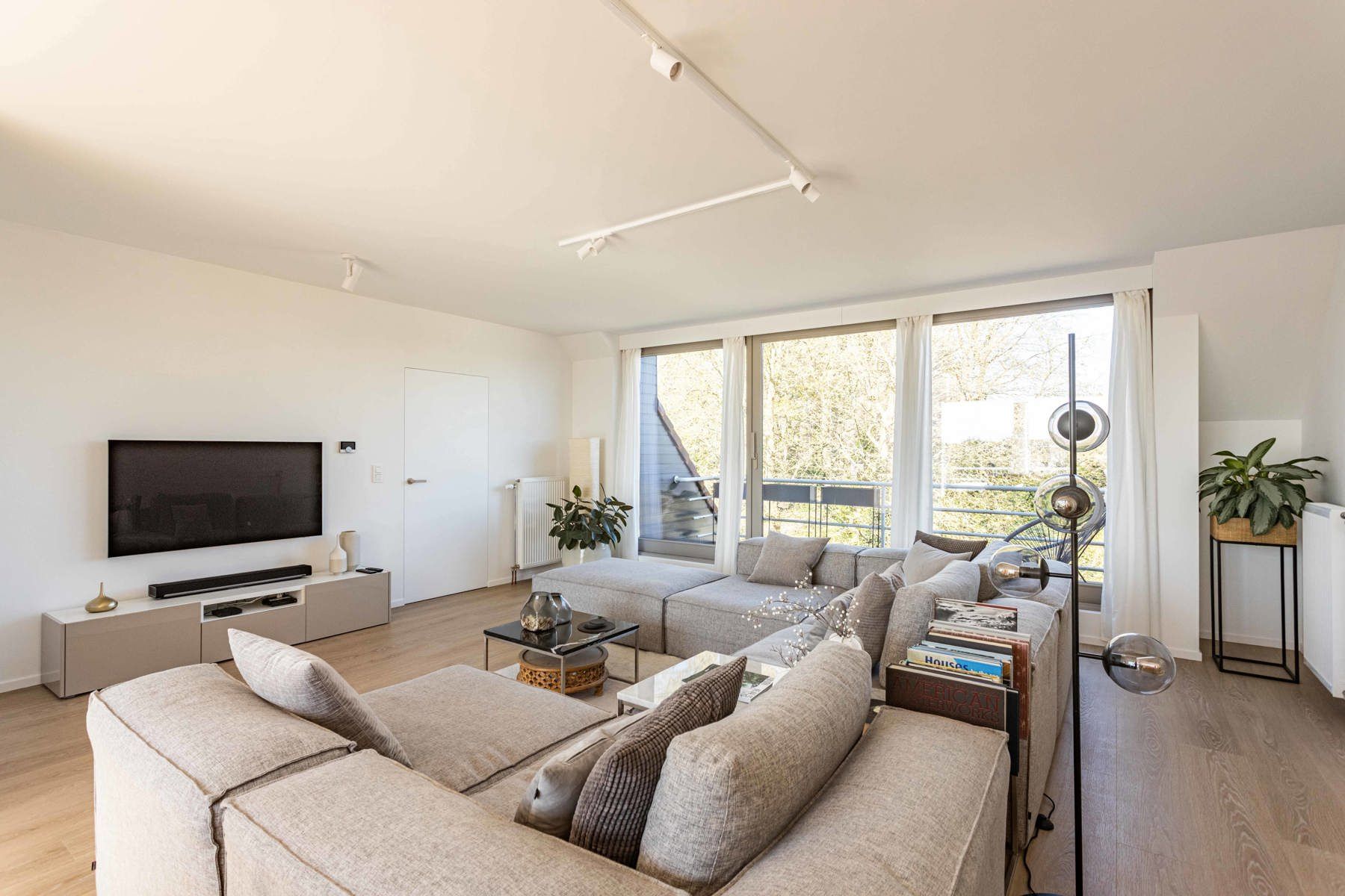 Ruim en Lichtrijk Duplex Appartement (212m²) op Toplocatie foto 2
