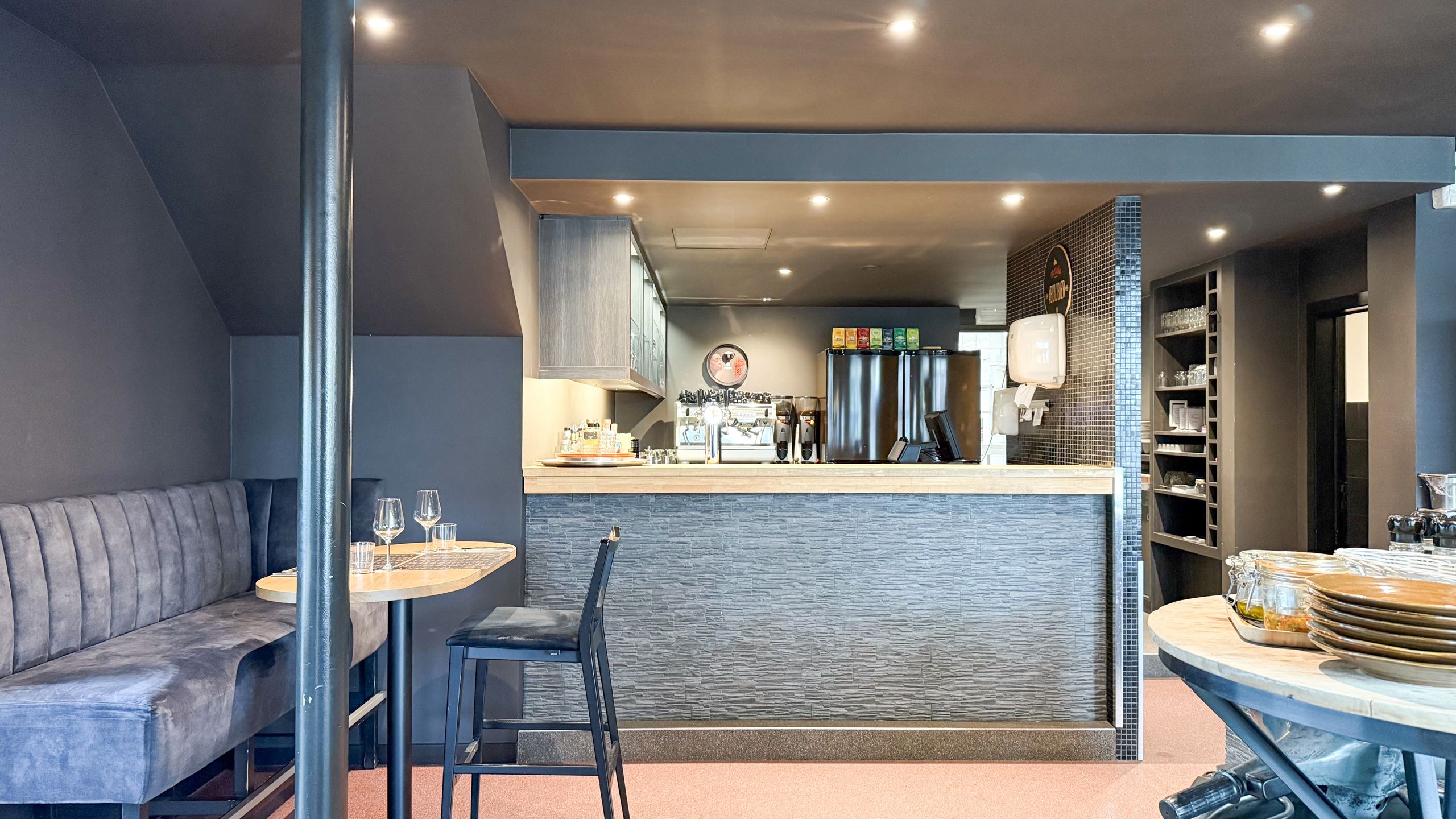 Horecapand met volledige inrichting op goed gelegen locatie! foto 9