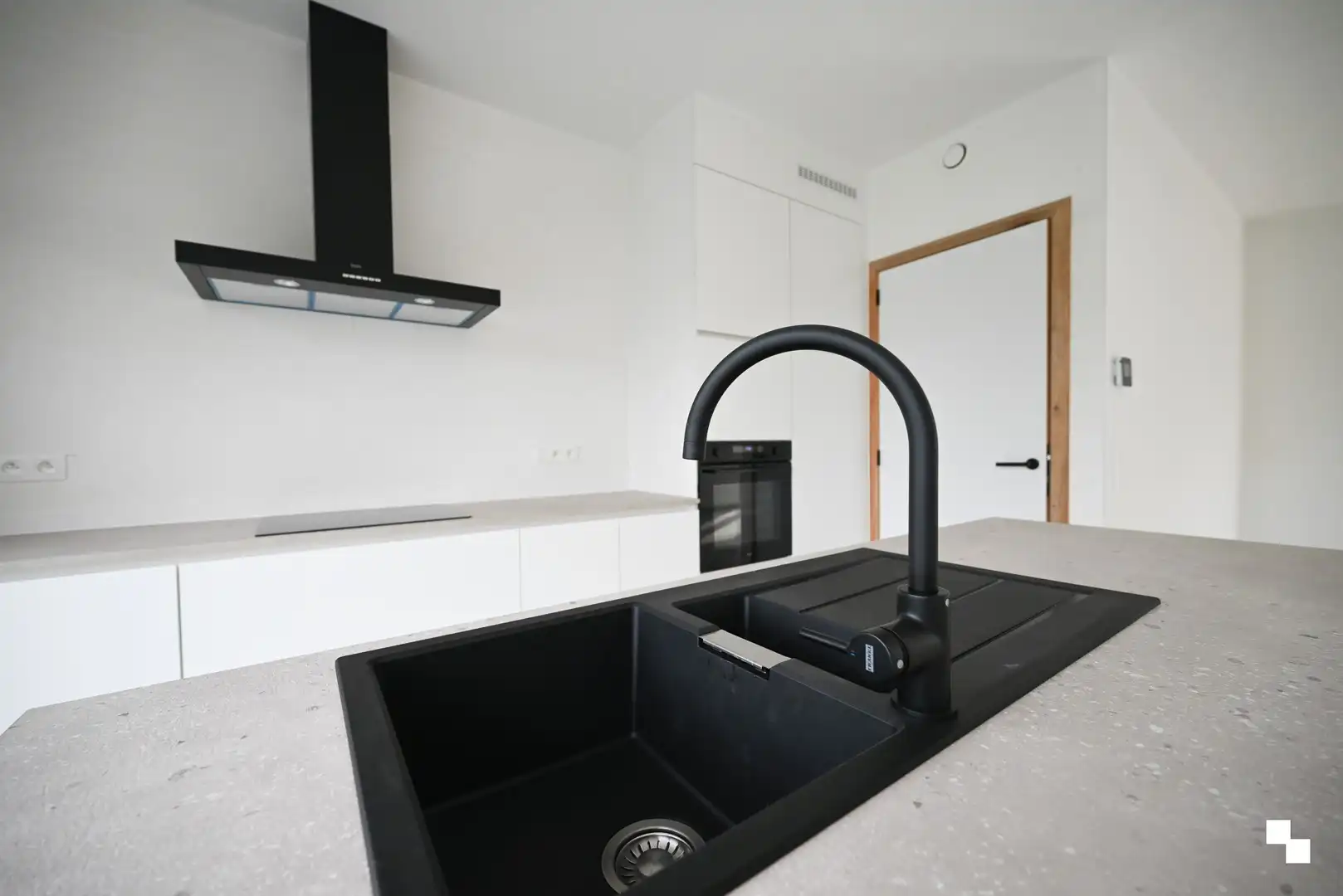 Aantrekkelijke HOB met drie slaapkamers in rustige nieuwe verkaveling foto 5
