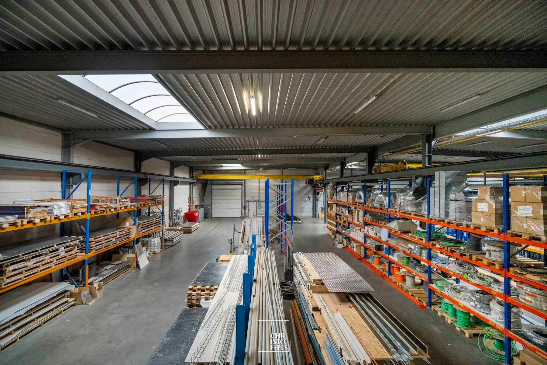 Multifunctioneel bedrijfsgebouw op 4.091 m² met bedrijfshal van ca. 1.846 m², kantoren van ca. 187 m² en conciërgewoning van ca. 244 m² foto 3