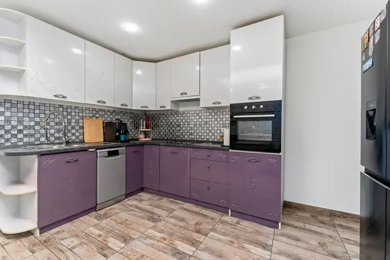 Centrum Roeselare - Instapklare woning met 3 slaapkamers, veranda en gezellige tuin. foto 7