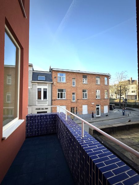 Unieke gerenoveerde eigendom met handelsruimte & triplex appartement met zicht op Coupure foto 9