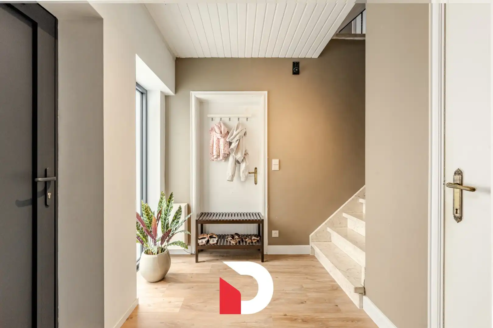 Instapklare hoekwoning met praktijkmogelijkheid in topbuurt nabij centrum Brugge foto 2