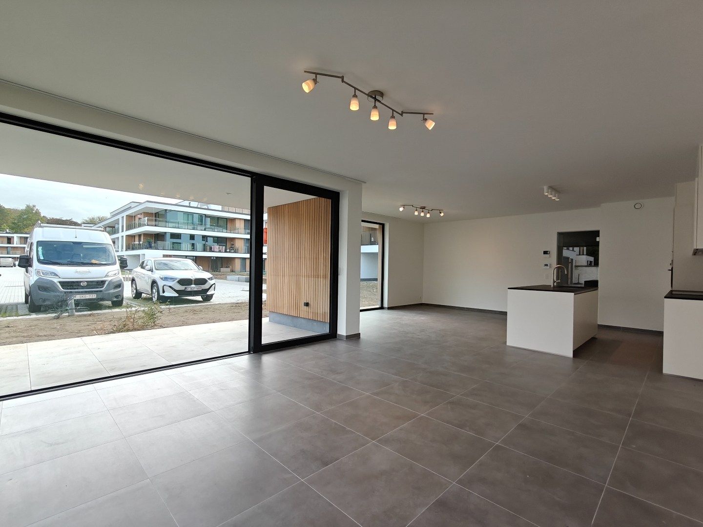 Luxe nieuwbouwappartement met tuin, 3 slaapkamers en autostaanplaats foto 5