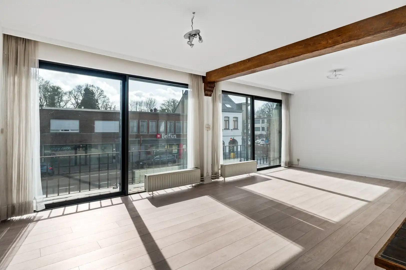 Stijlvol duplex appartement met 2 slaapkamers en garagebox foto {{pictureIndex}}