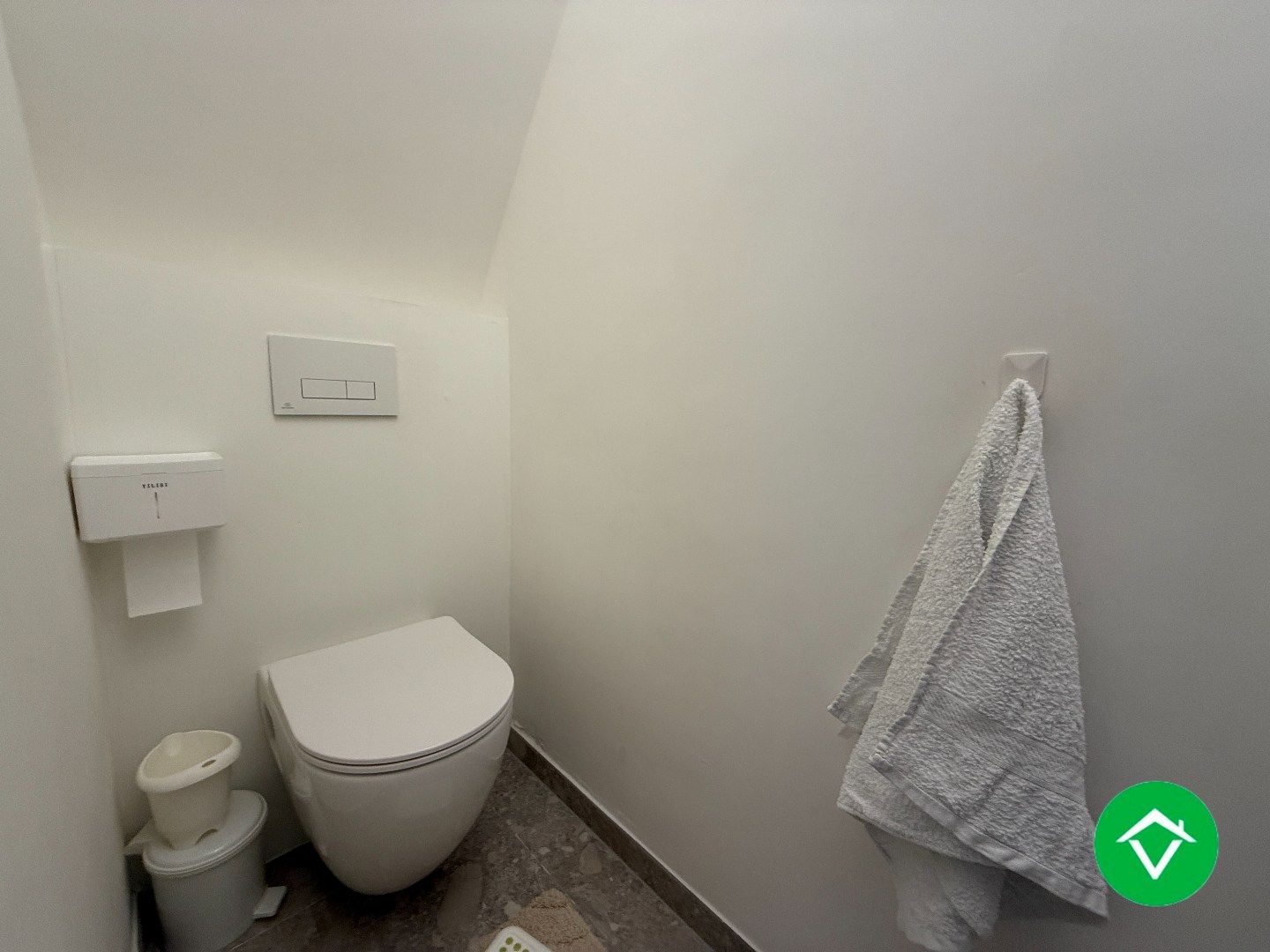 Rijwoning met 3 slaapkamers en terrastuinin centrum Roeselare foto 3