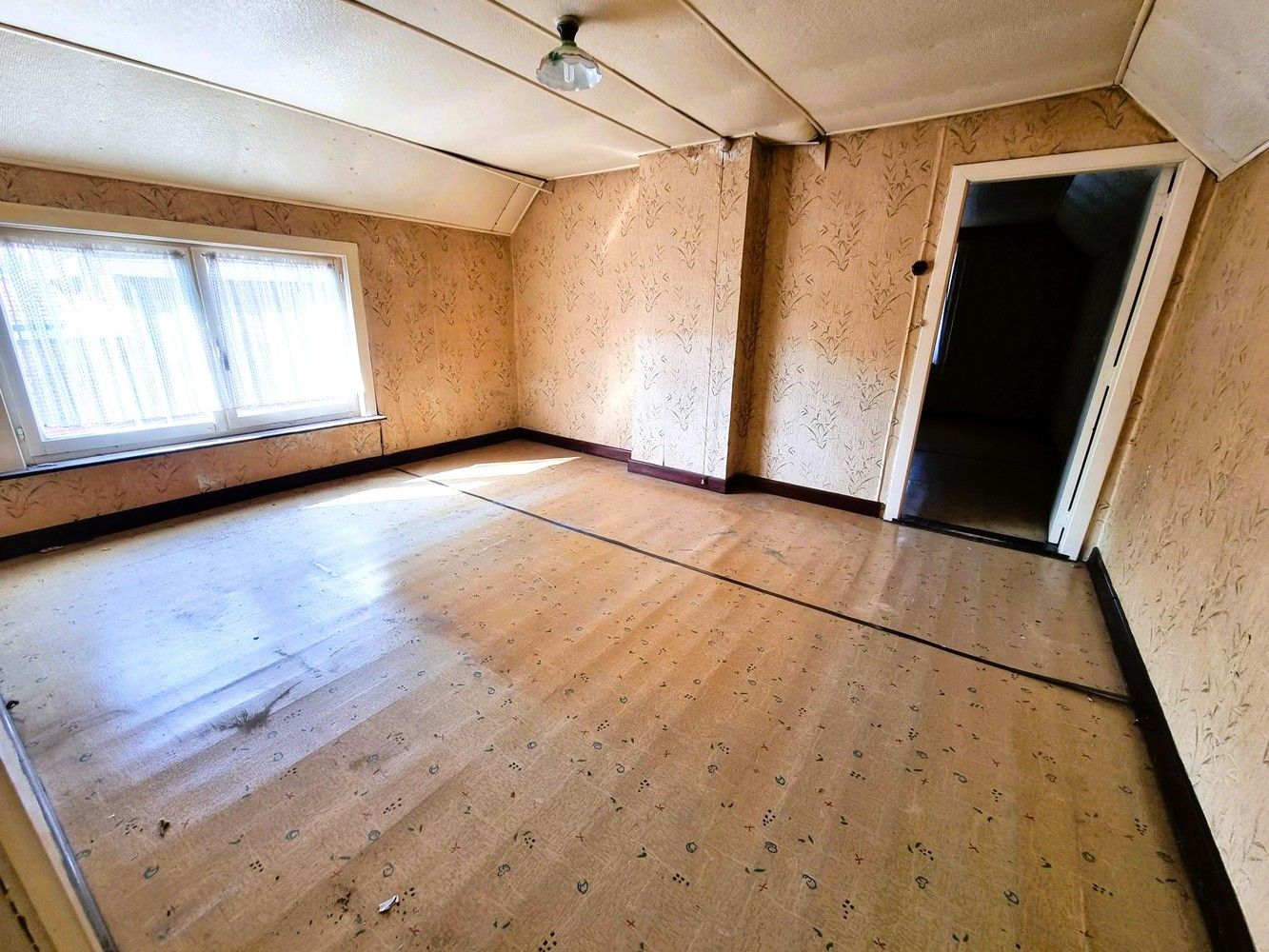 Te renoveren woning op 432m², 3 slaapkamers en ruime garage aanbouw foto 6