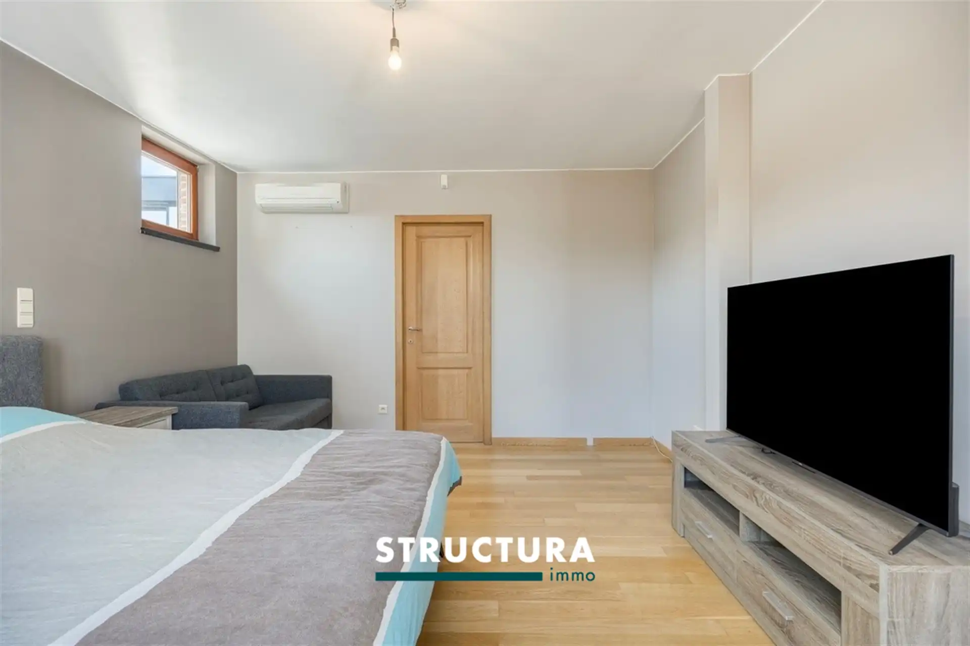 Prachtige woning met ruime loods foto 32