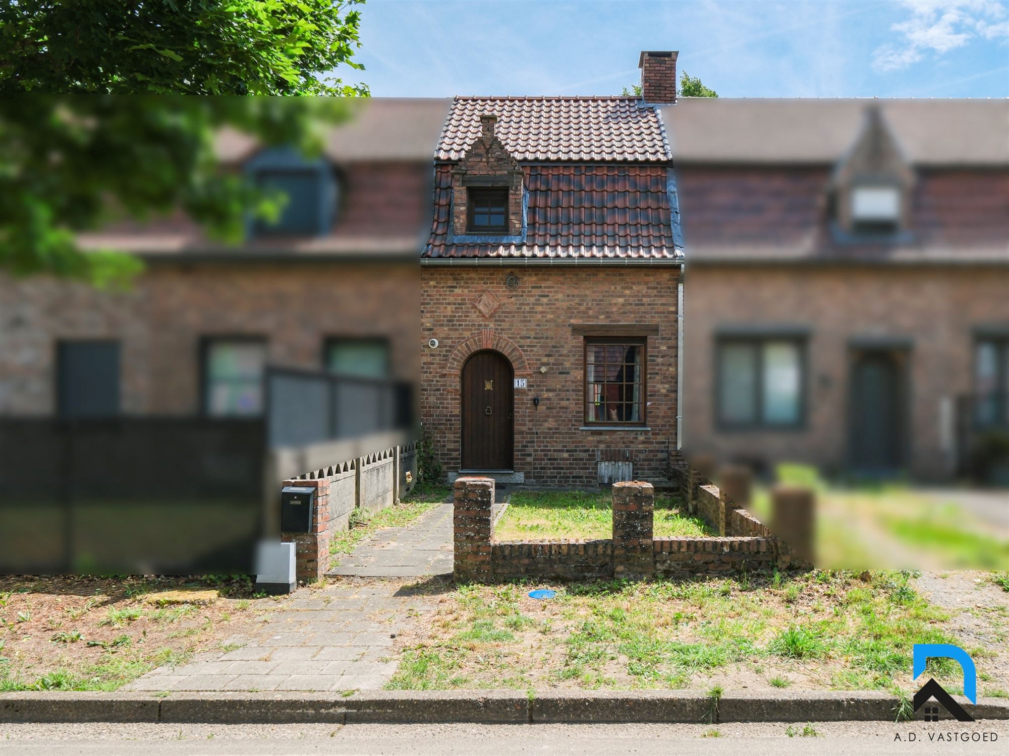 Woning met zonnige tuin foto {{pictureIndex}}
