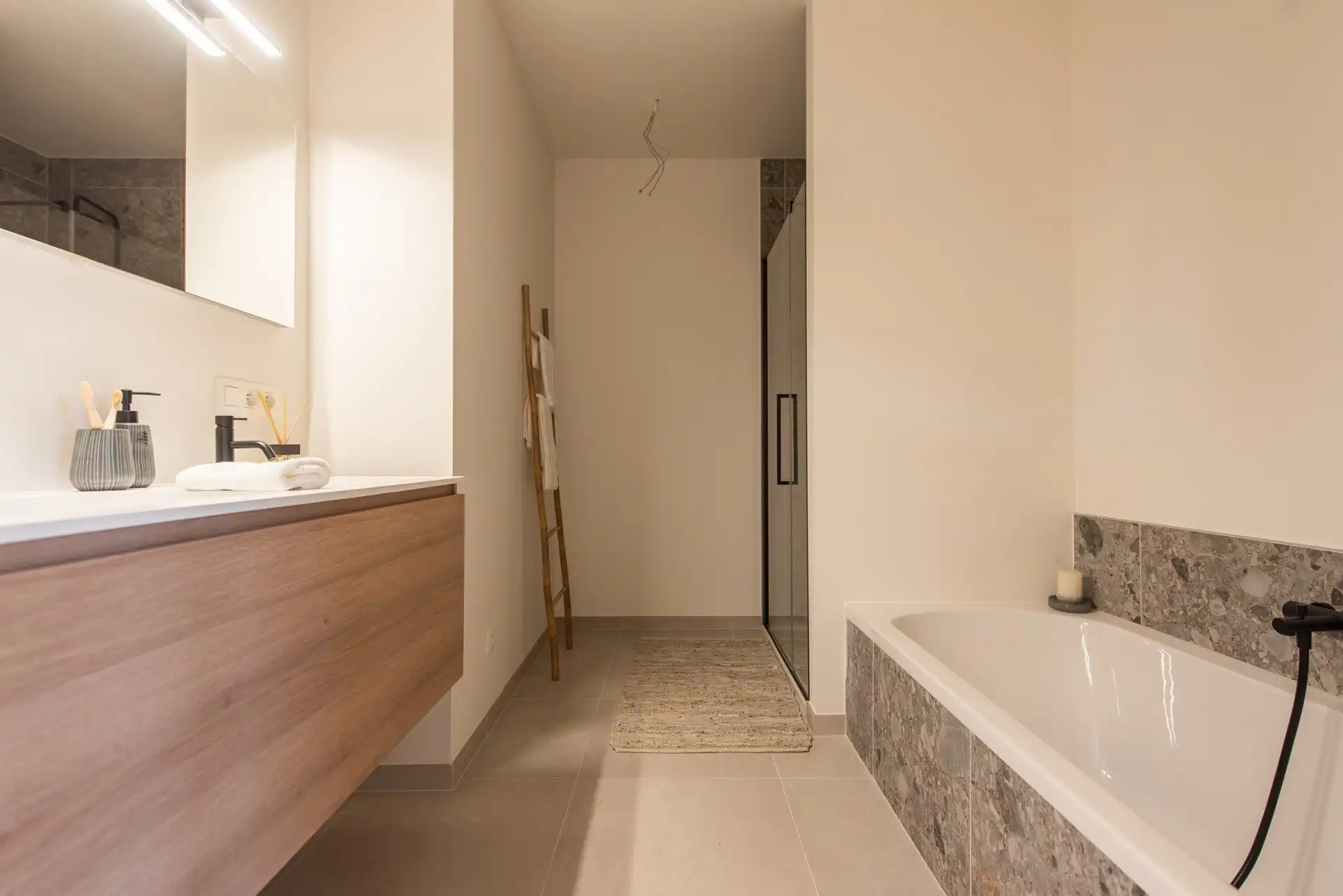 Nieuwbouwappartement met 2 slaapkamers in het charmante Oud-Rekem foto 8