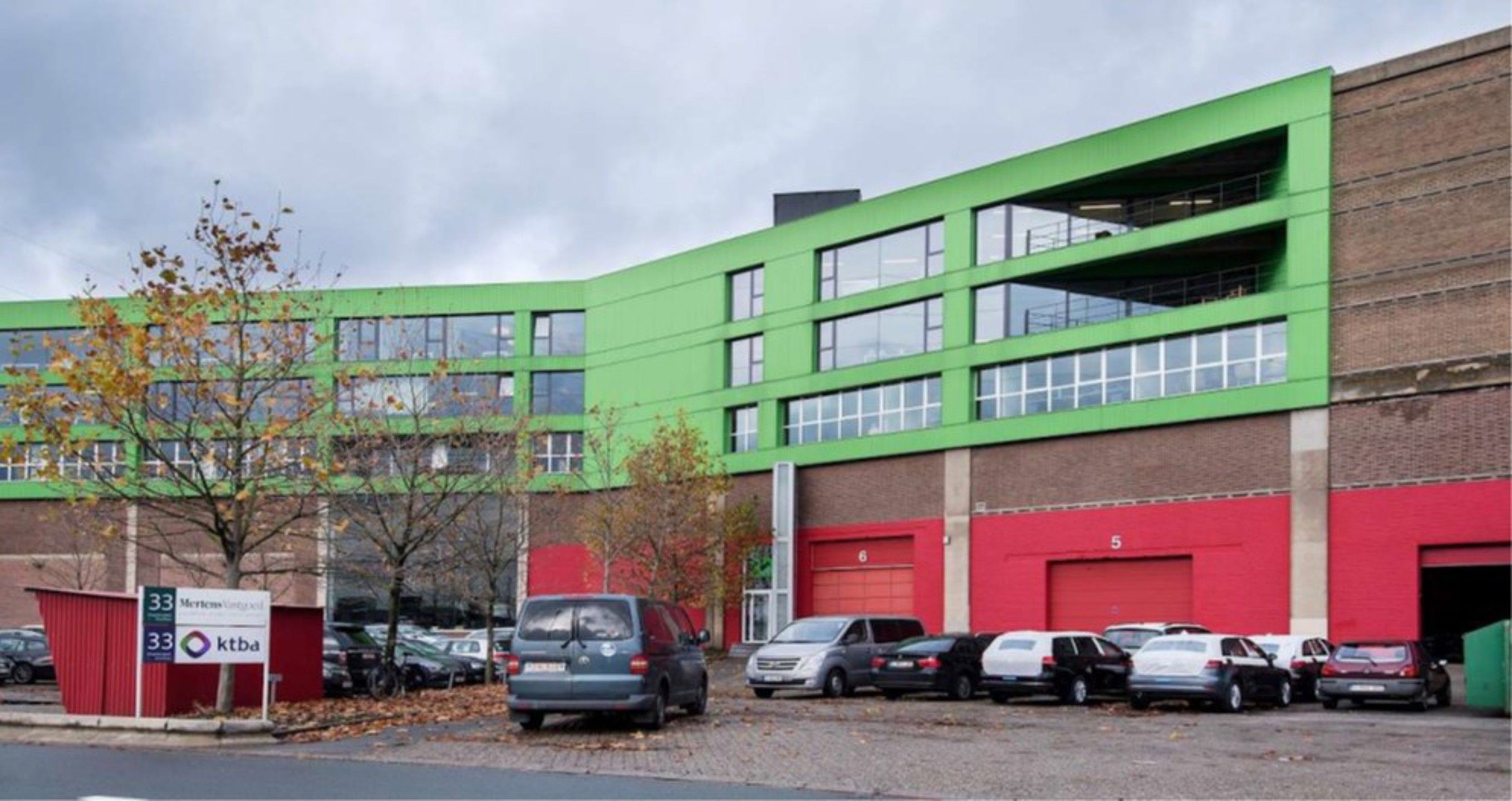 Kantoorruimte 240m²  te huur - Antwerpen Noord foto {{pictureIndex}}