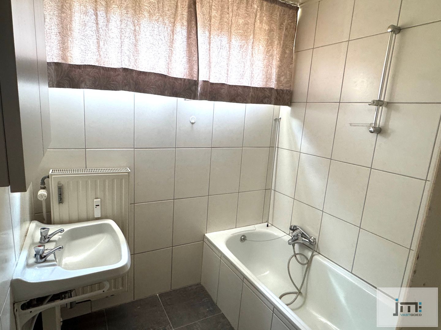 Gelijkvloers appartement met garage foto 10