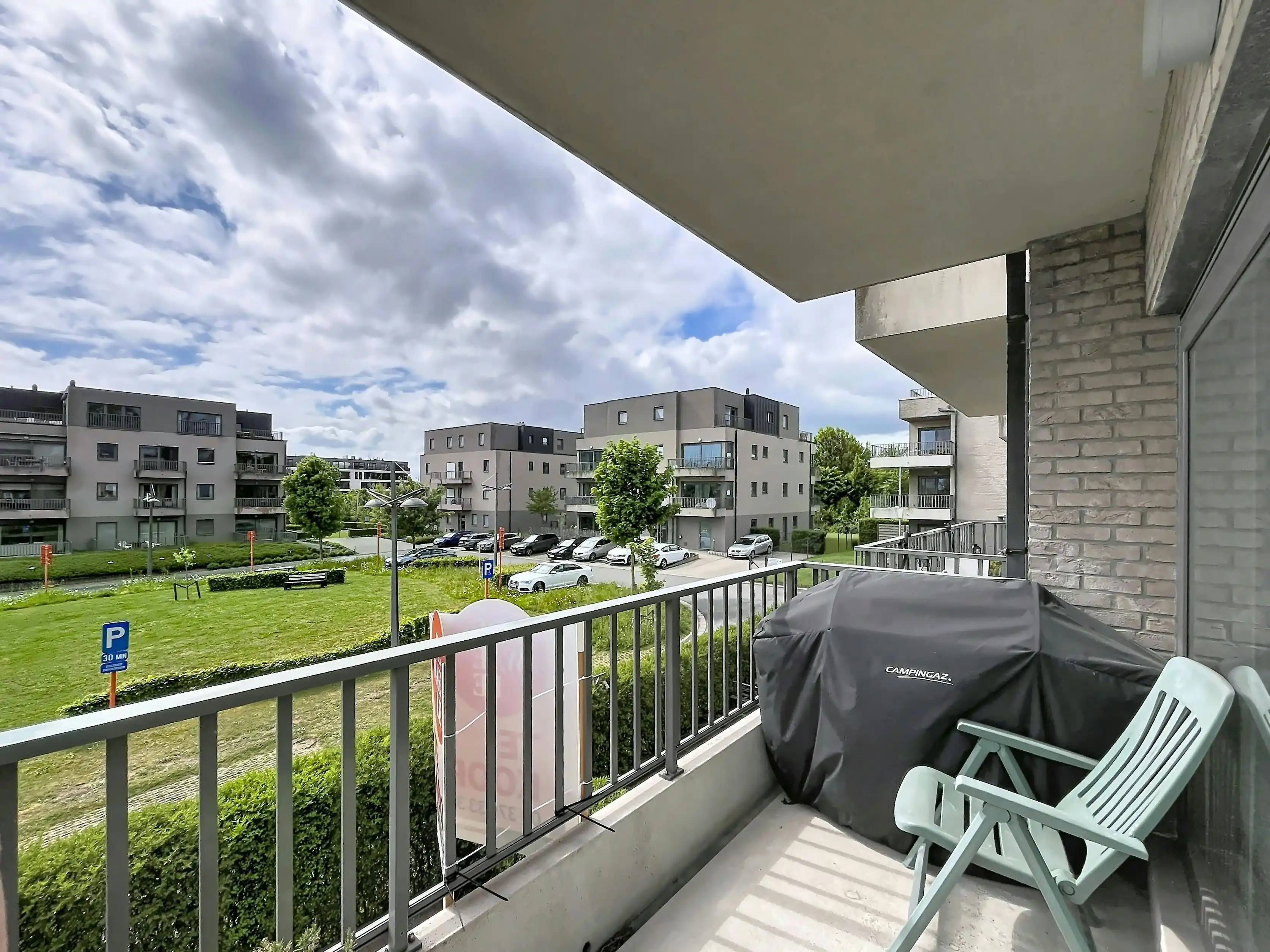 Gunstig gelegen tweeslaapkamer appartement met 2 terrassen foto 8