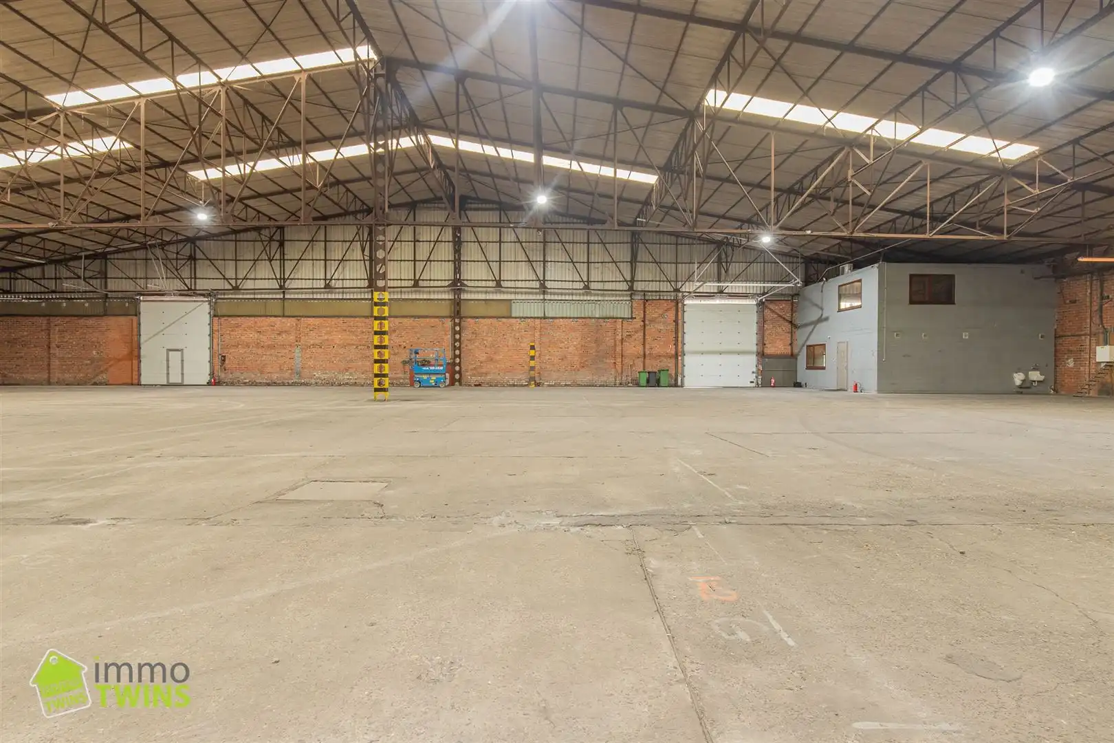 Uitzonderlijk ruim industrieel magazijn van ca. 6.900 m² te huur in Schoonaarde foto 16