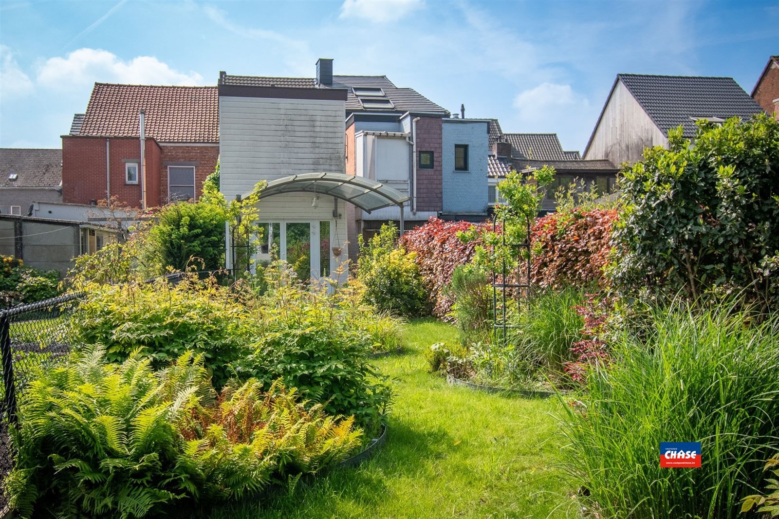 Rijwoning met 5 slaapkamers, tuin en garage foto 18