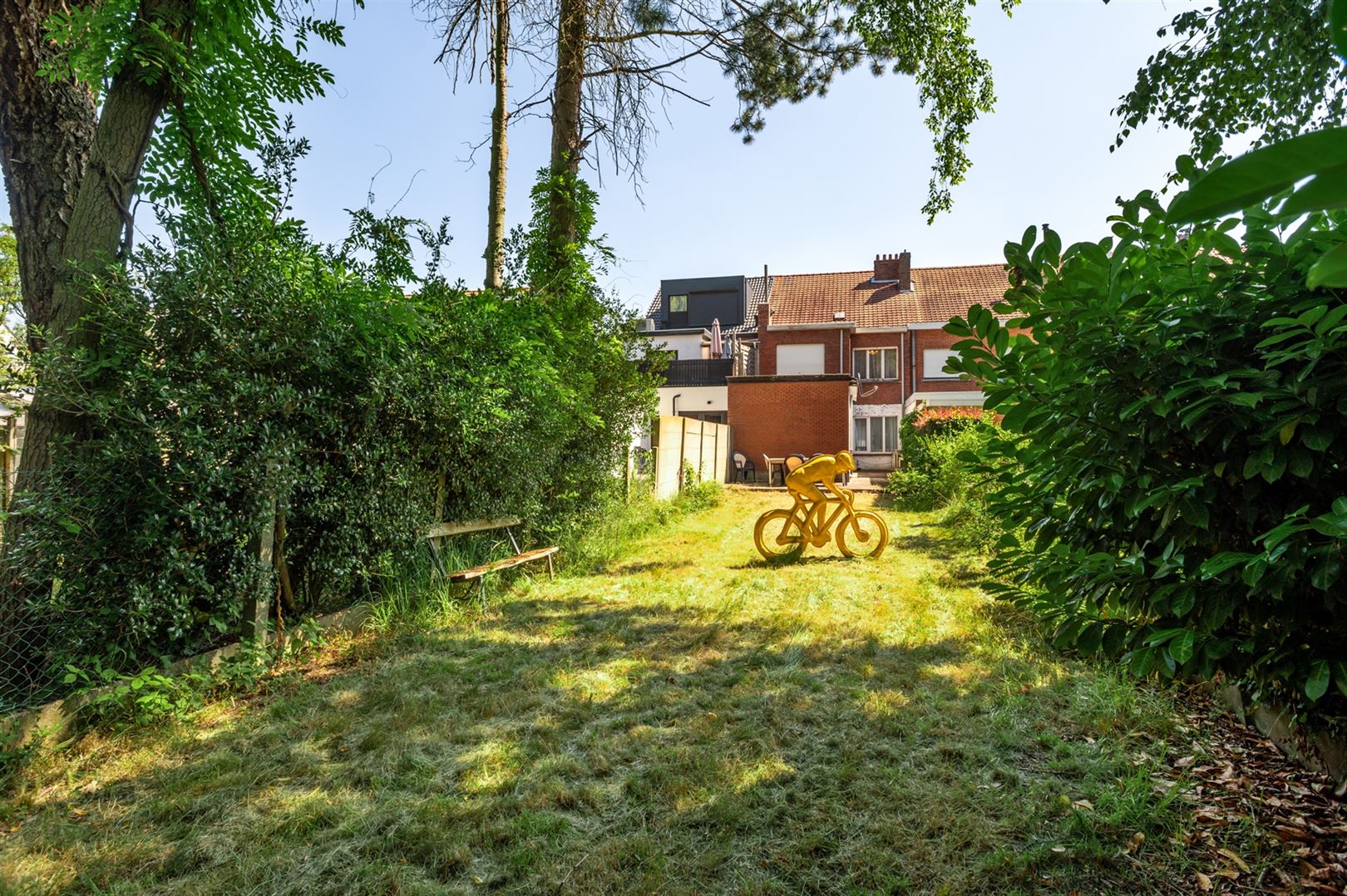 Ruime te renoveren woning in het gegeerde Ekeren-Donk. foto 3