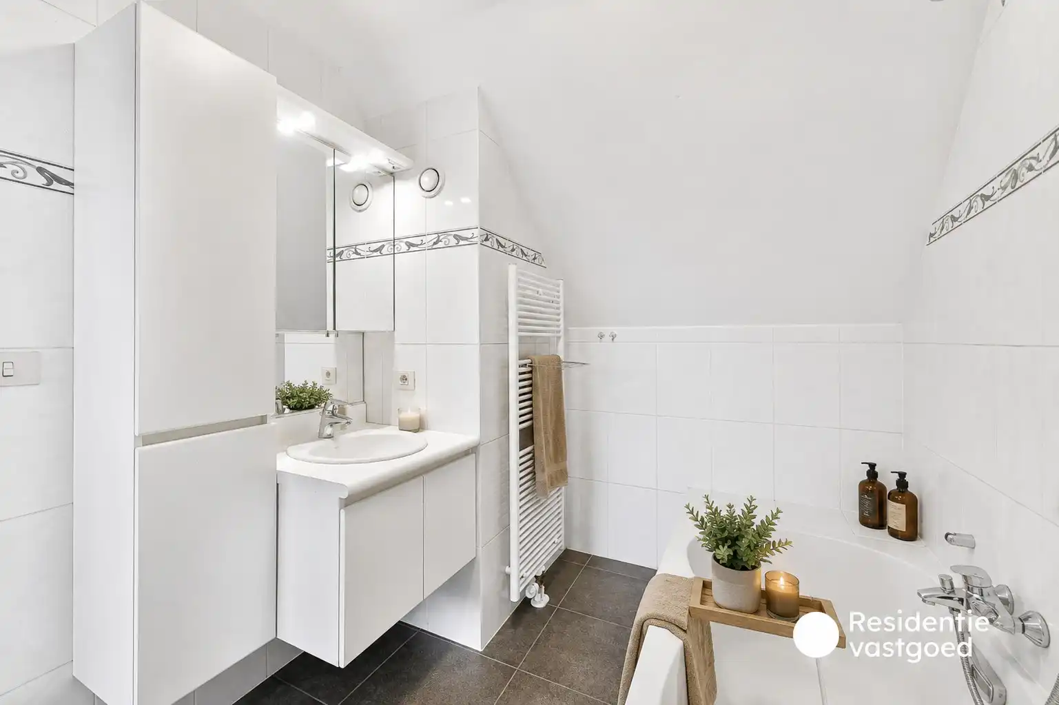 Duplex-appartement in rustige residentie met twee slaapkamers en terras foto 21