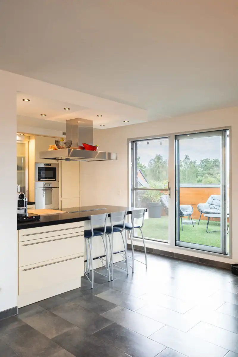 Prachtig dakappartement met ruime zolder en carport! foto 9