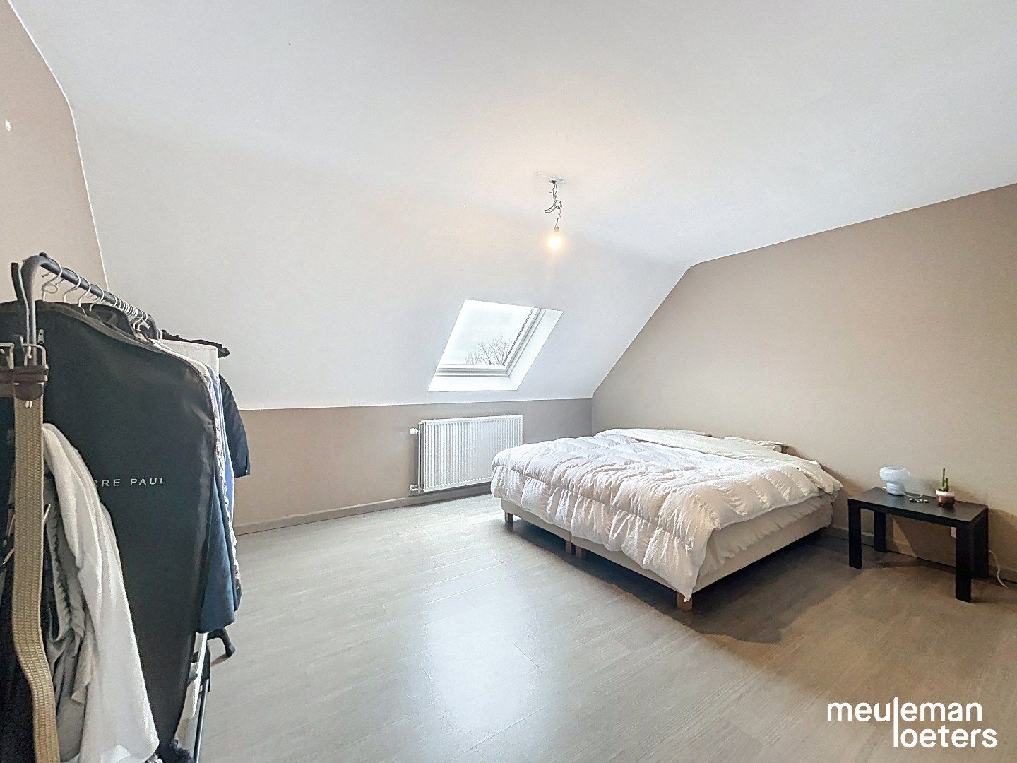 Lichtrijke woning met inpandige garage foto 8