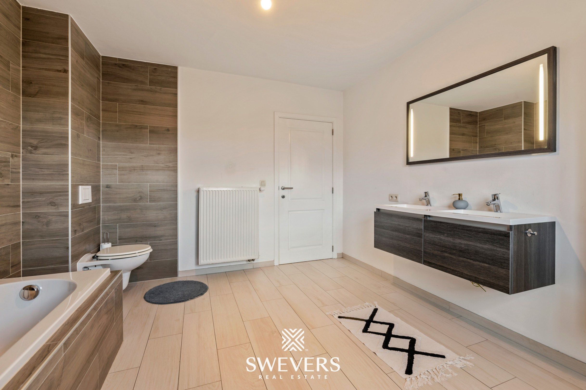 Rustig gelegen energiezuinige halfopen woning met 6 slaapkamers foto 19