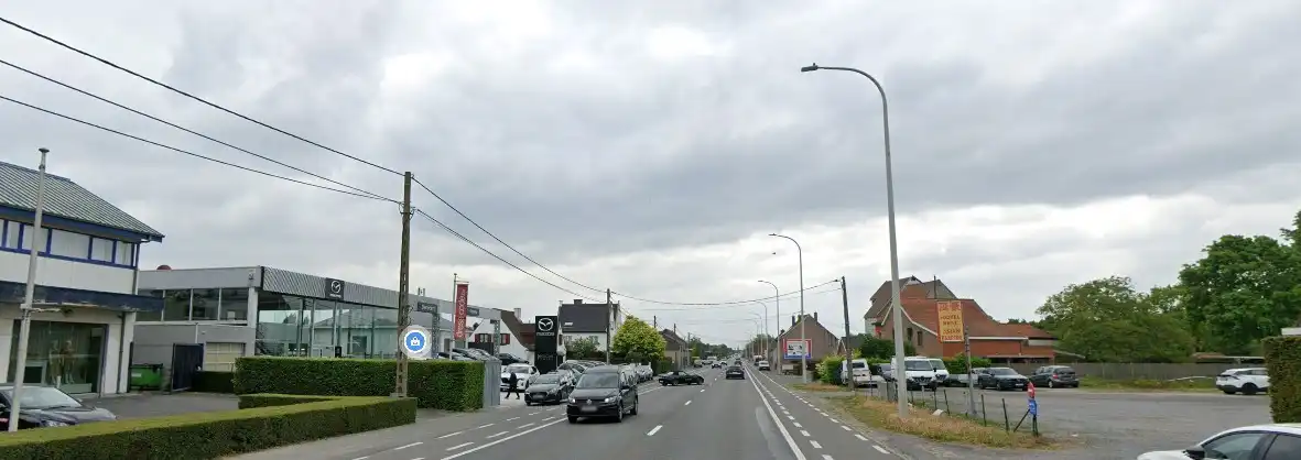COMMERCIEEL PAND OP TOPLIGGING IN KUURNE NAAST CARDOEN EN MAZDA foto 24