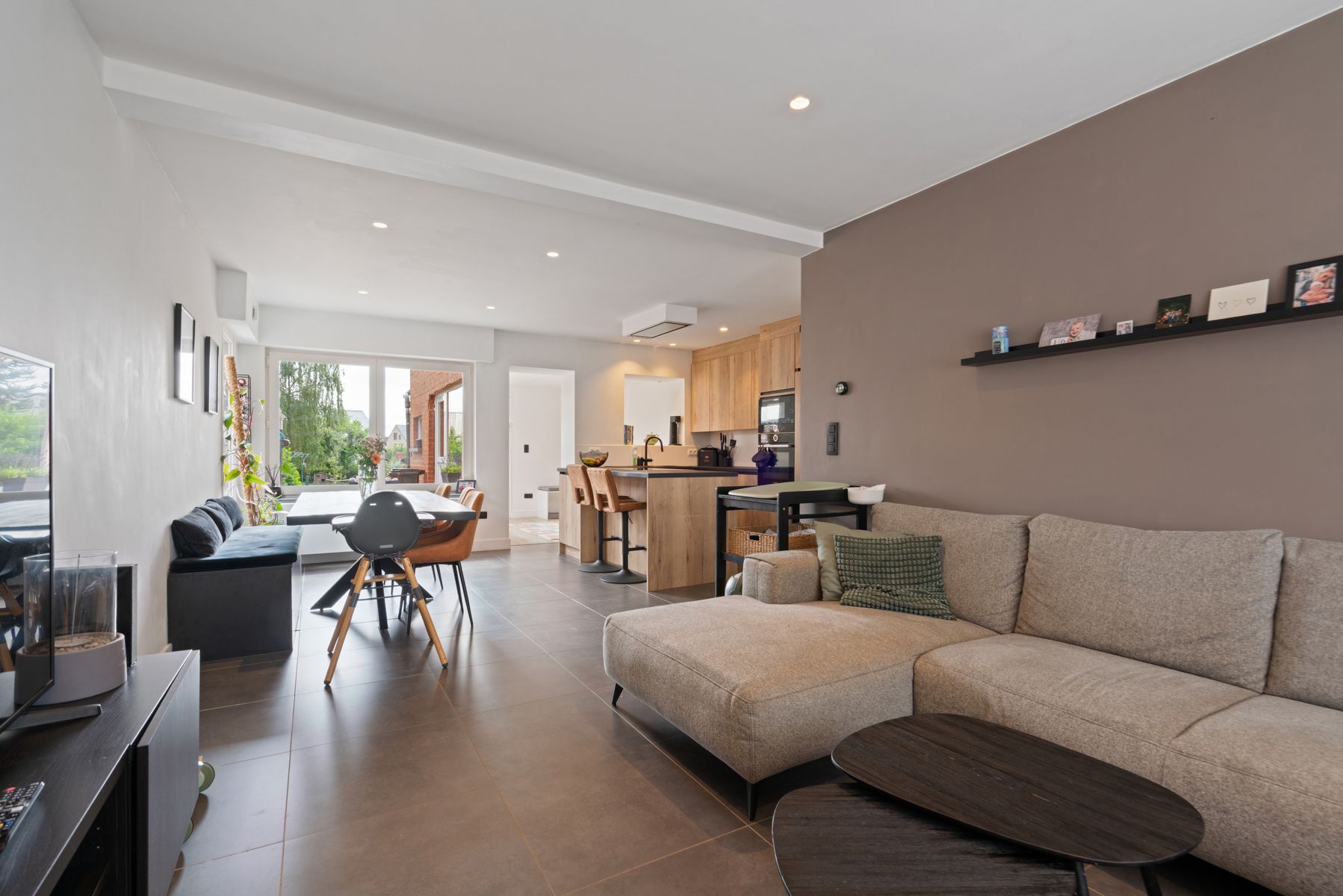 TE KOOP - gerenoveerde woning met 3 slaapkamers en EPC C foto 2