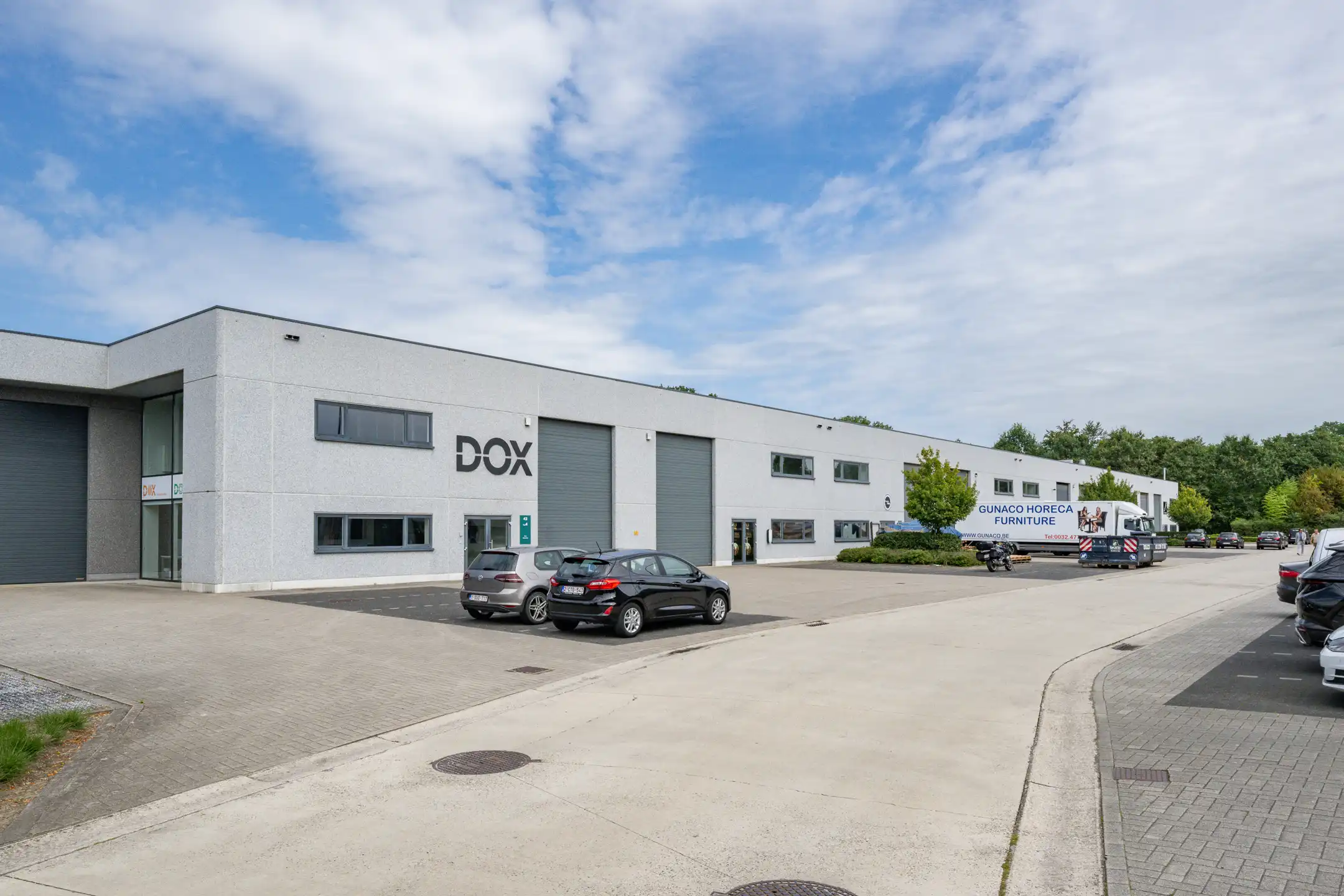 TE HUUR Magazijn + kantoor foto 3