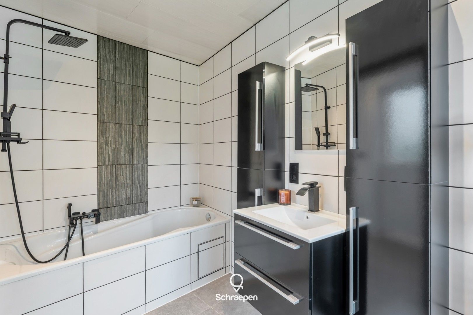 Karaktervolle woning met 2 slpks op een perceel van circa 8,5 are te Genk! foto 12