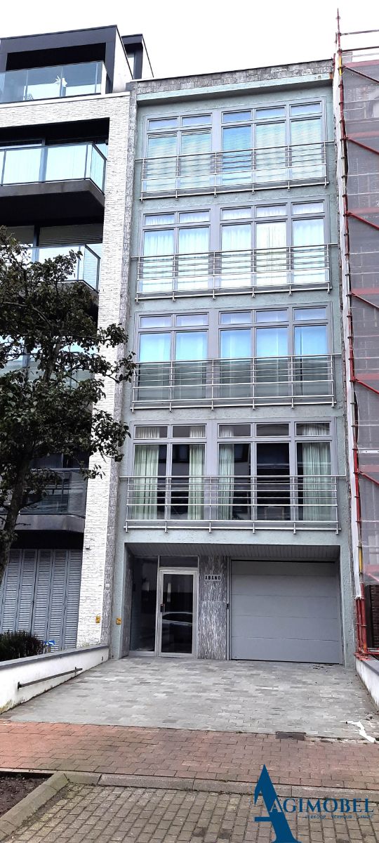 Hedendaagse , cosy  studio op de Leopoldlaan te Knokke. foto 10